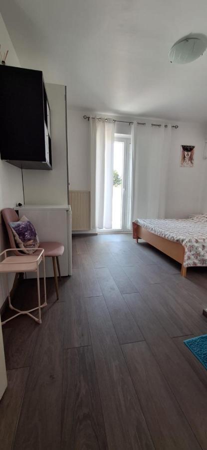 נובליה Apartments Villa Milenka מראה חיצוני תמונה